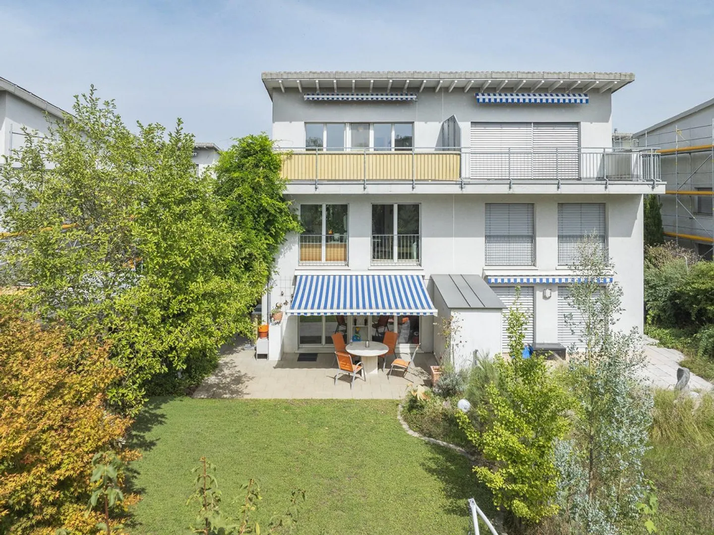 Maison semi-détachée de 6,5 pièces à Dübendorf – Vie spacieuse avec jardin et terrasse - Photo 1 sur 7