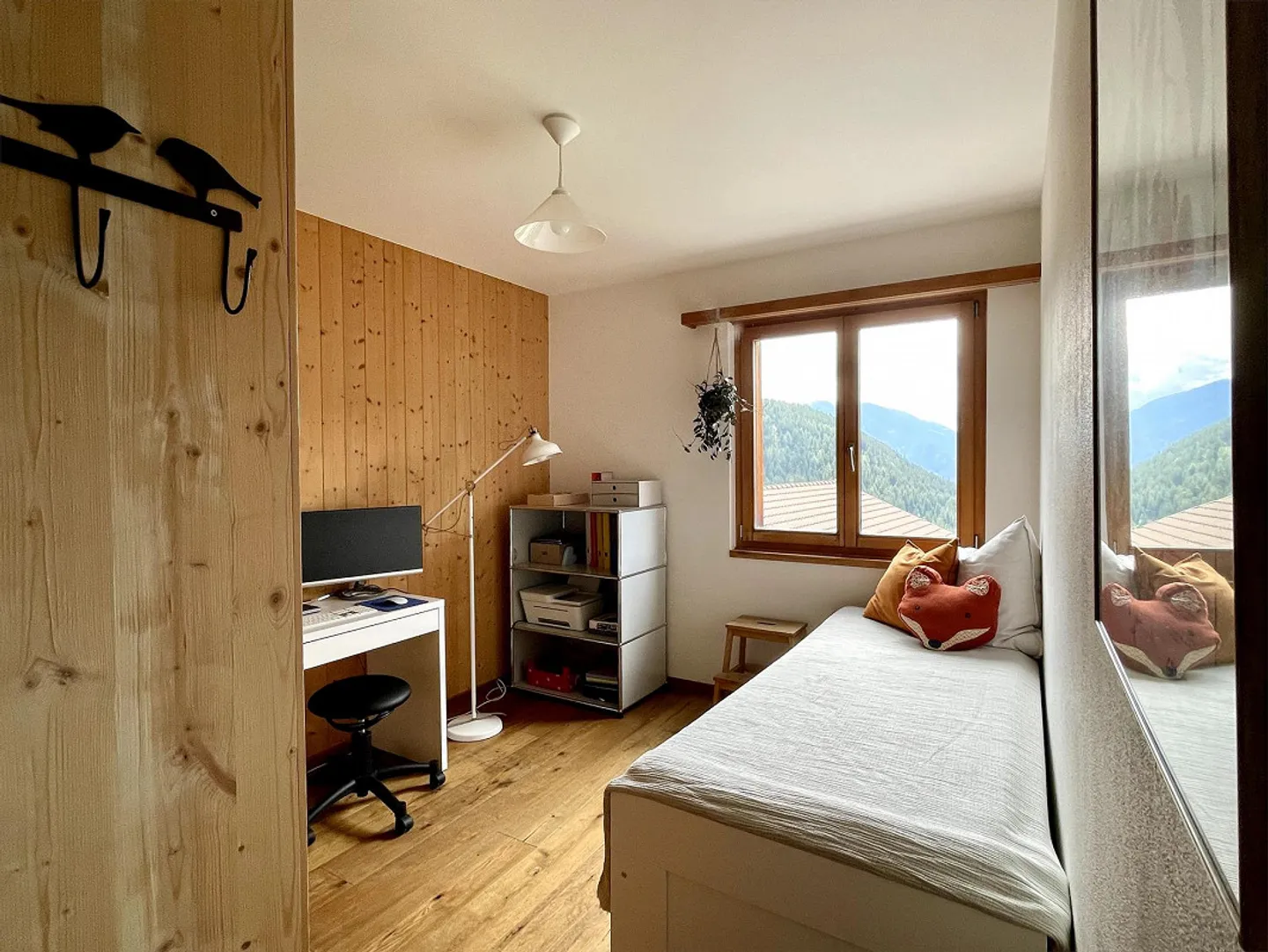 Charming and sunny 4.5-room apartment with garage and two balconies - Photo 6 of 12