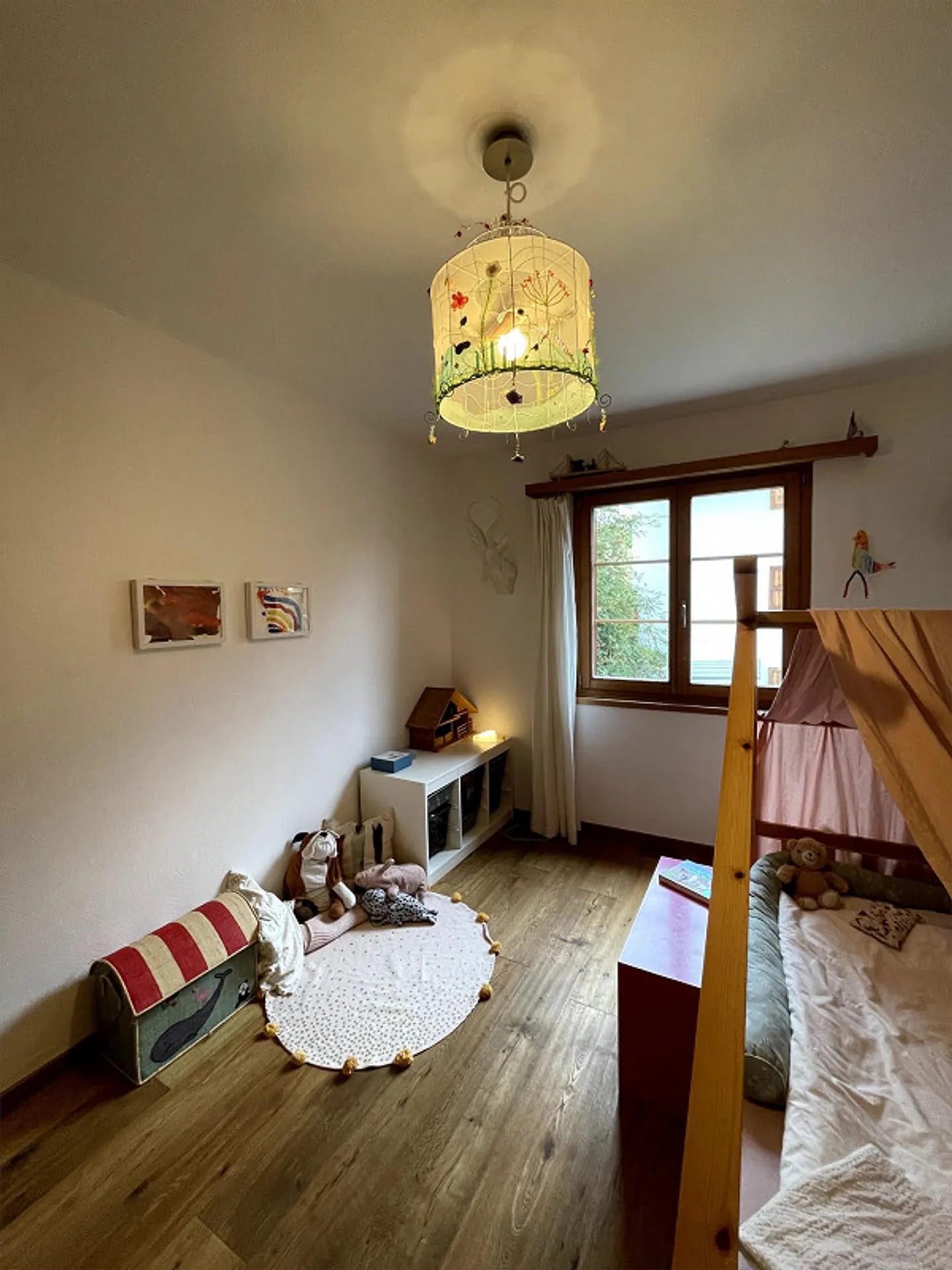 Charming and sunny 4.5-room apartment with garage and two balconies - Photo 8 of 12