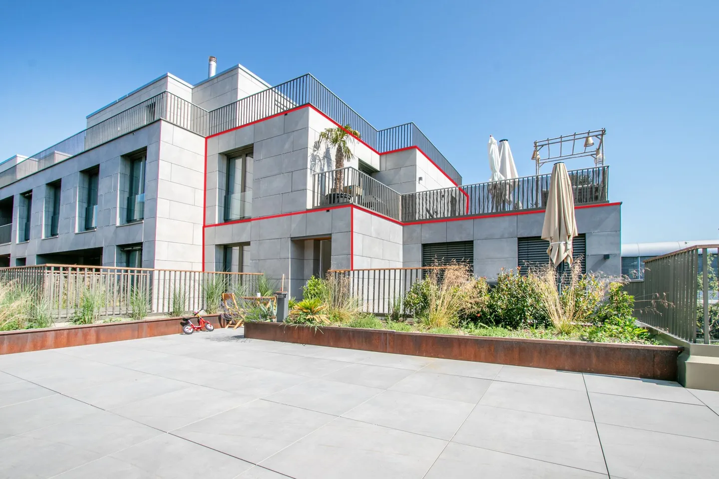 Modern 3.5-room maisonette in Minergie-P standard - rural, central & with 40 m² sun terrace - Photo 2 of 20