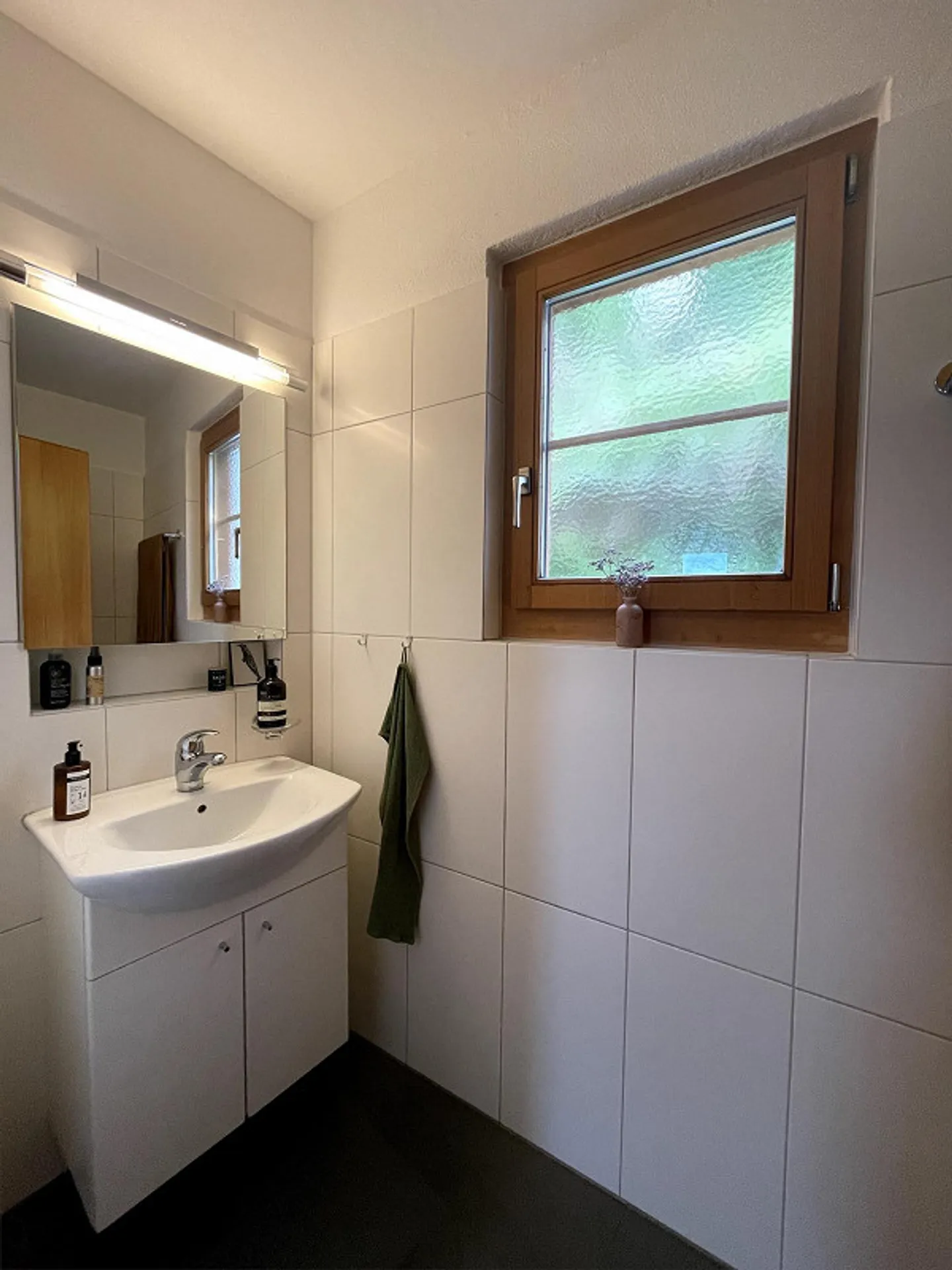 Charming and sunny 4.5-room apartment with garage and two balconies - Photo 10 of 12