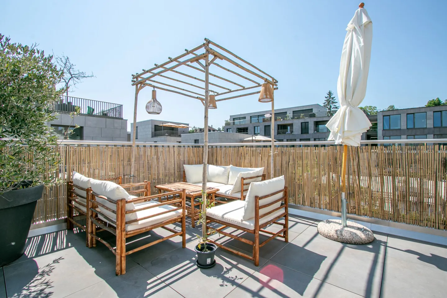 Modern 3.5-room maisonette in Minergie-P standard - rural, central & with 40 m² sun terrace - Photo 10 of 20