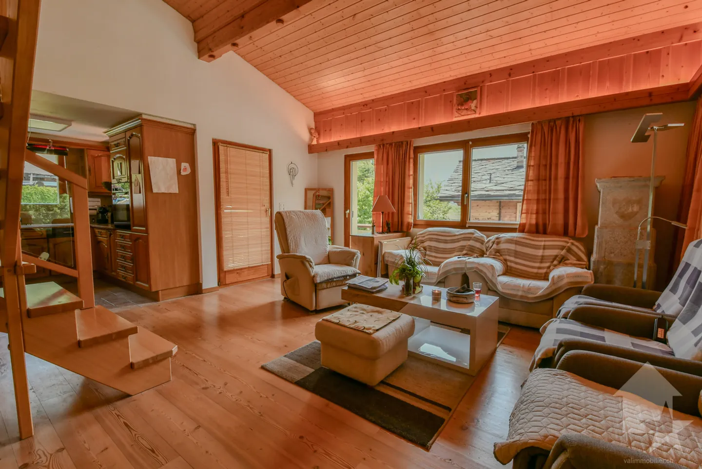 Haus mit zwei Wohnungen 2 Minuten von den Skiliften entfernt - Foto 2 von 31