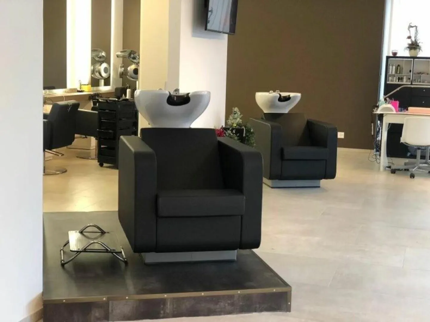 Verwirklichen Sie sich Ihren Traum mit diesem möblierten Coiffeursalon - Foto 3 von 6