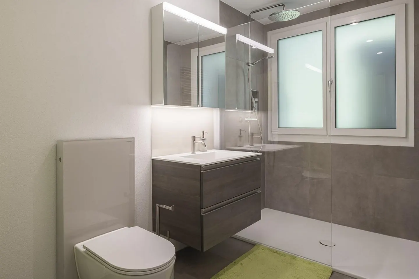 Appartamento di 4,5 stanze a Pfäffikon ZH, ampio soggiorno con vista e tre balconi - Foto 6 di 7