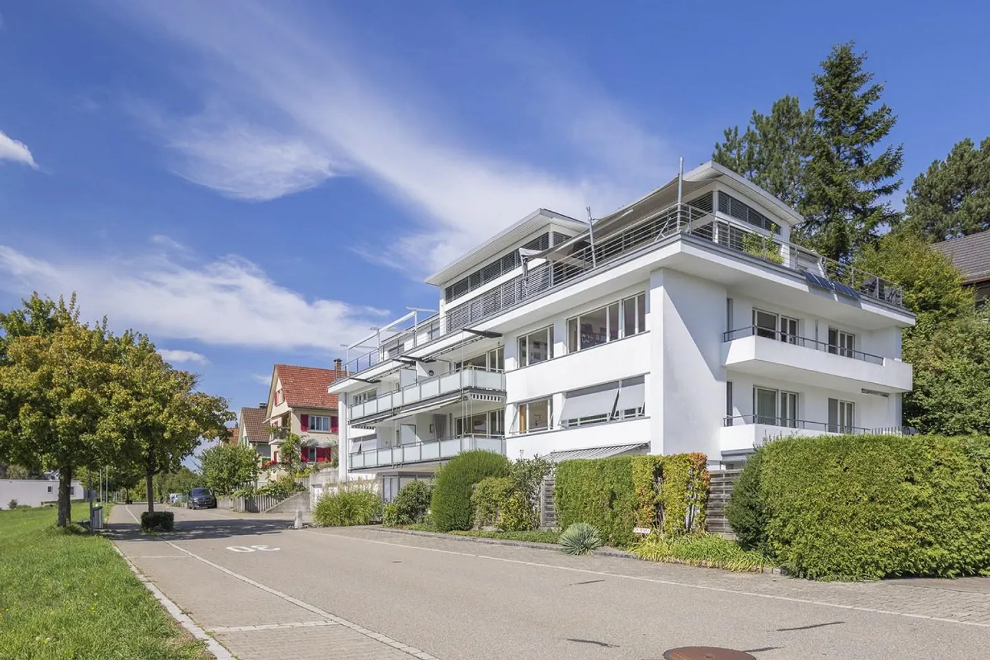 Appartamento di 4,5 stanze a Pfäffikon ZH, ampio soggiorno con vista e tre balconi - Foto 7 di 7
