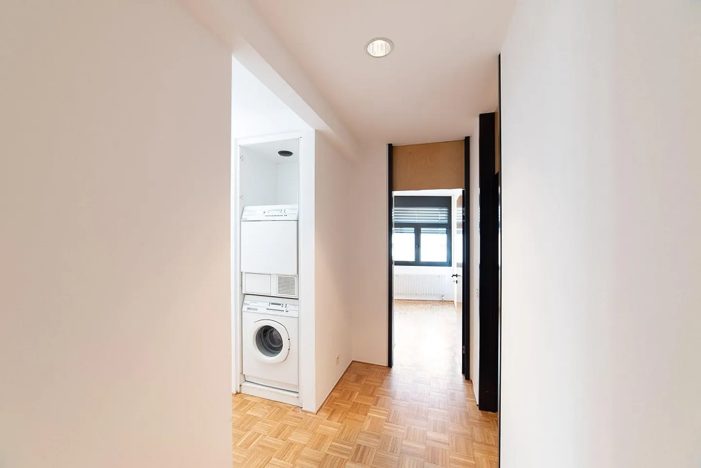 Architektonische Wohnung in Paradiso - Foto 7 von 7