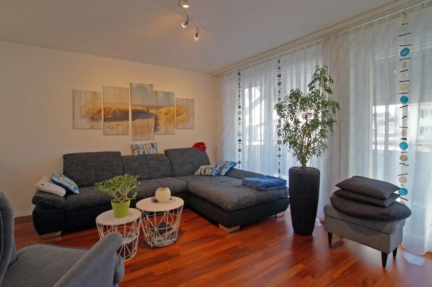 Grosse Wohnung zentral, Ideal für Junggebliebene - Foto 2 von 12