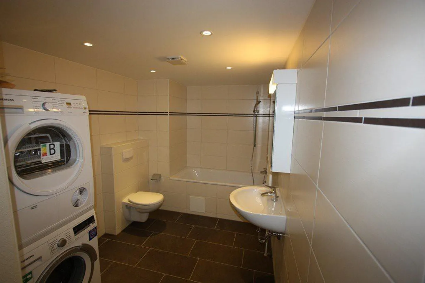 Au cœur de Pratteln, VIVRE EXCLUSIF & LUMINEUX, grâce à la rénovation ! - Photo 3 sur 4