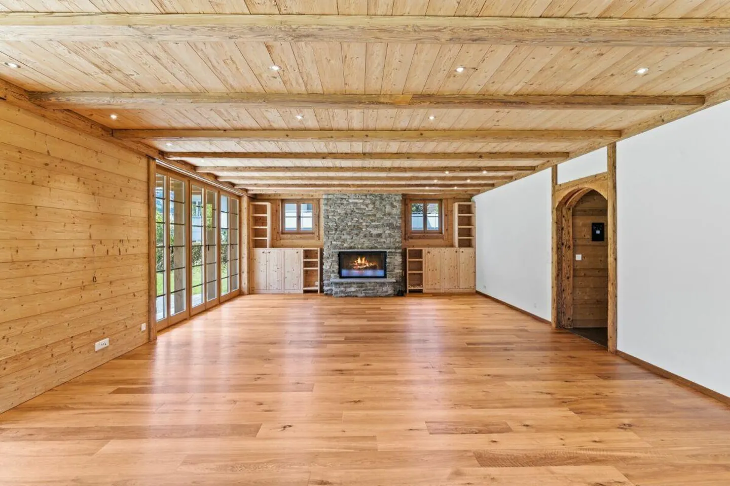 Exclusive Alpine Chic Villa in the Heart of Engelberg - Photo 2 of 8