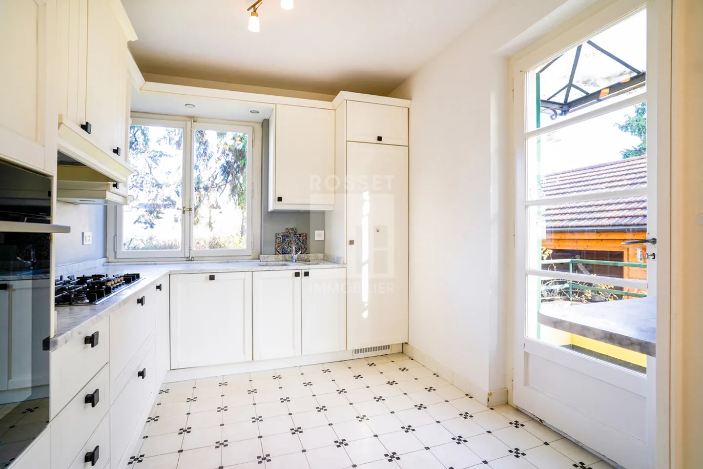 Exclusively: Individual villa with independent apartment - Photo 9 of 15