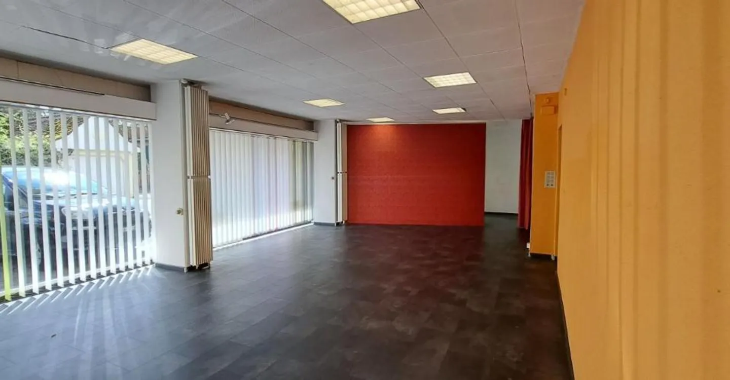 Commercial Space in Bienne - Photo 1 of 6