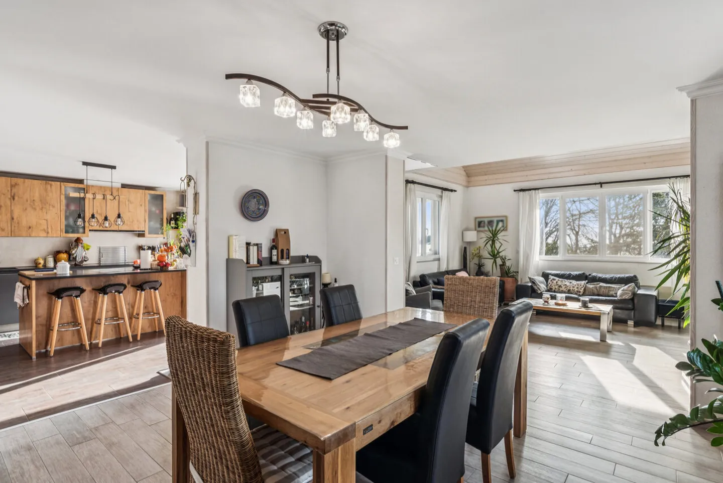 Charming Villa with Lake View - Photo 2 of 16