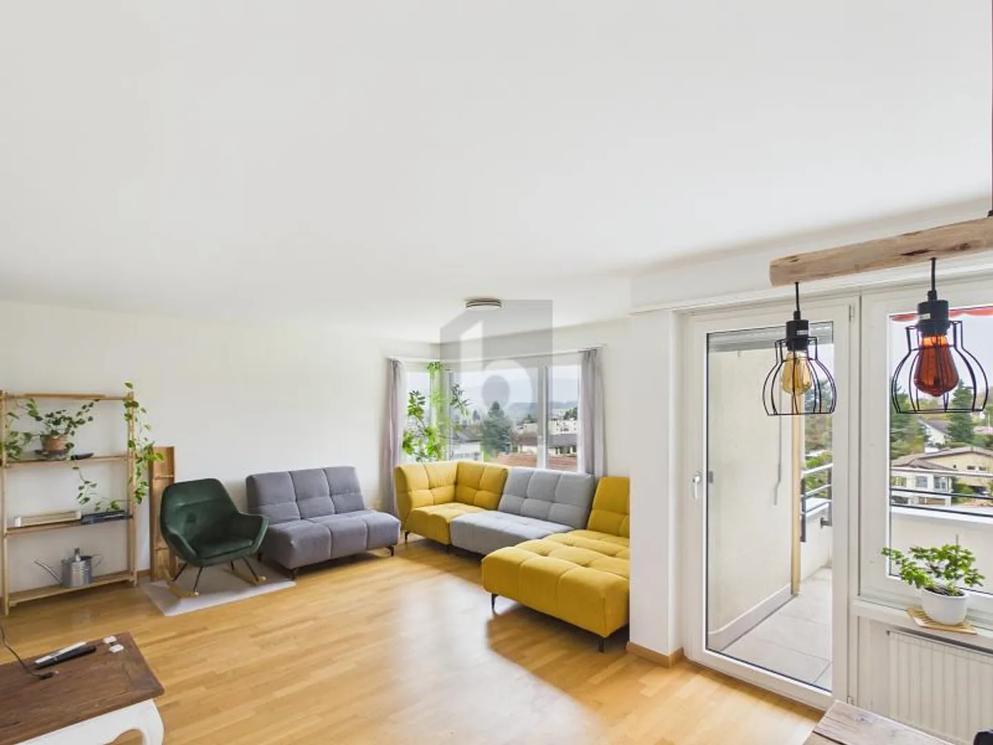 Helles Apartment mit Balkon - Foto 1 von 6