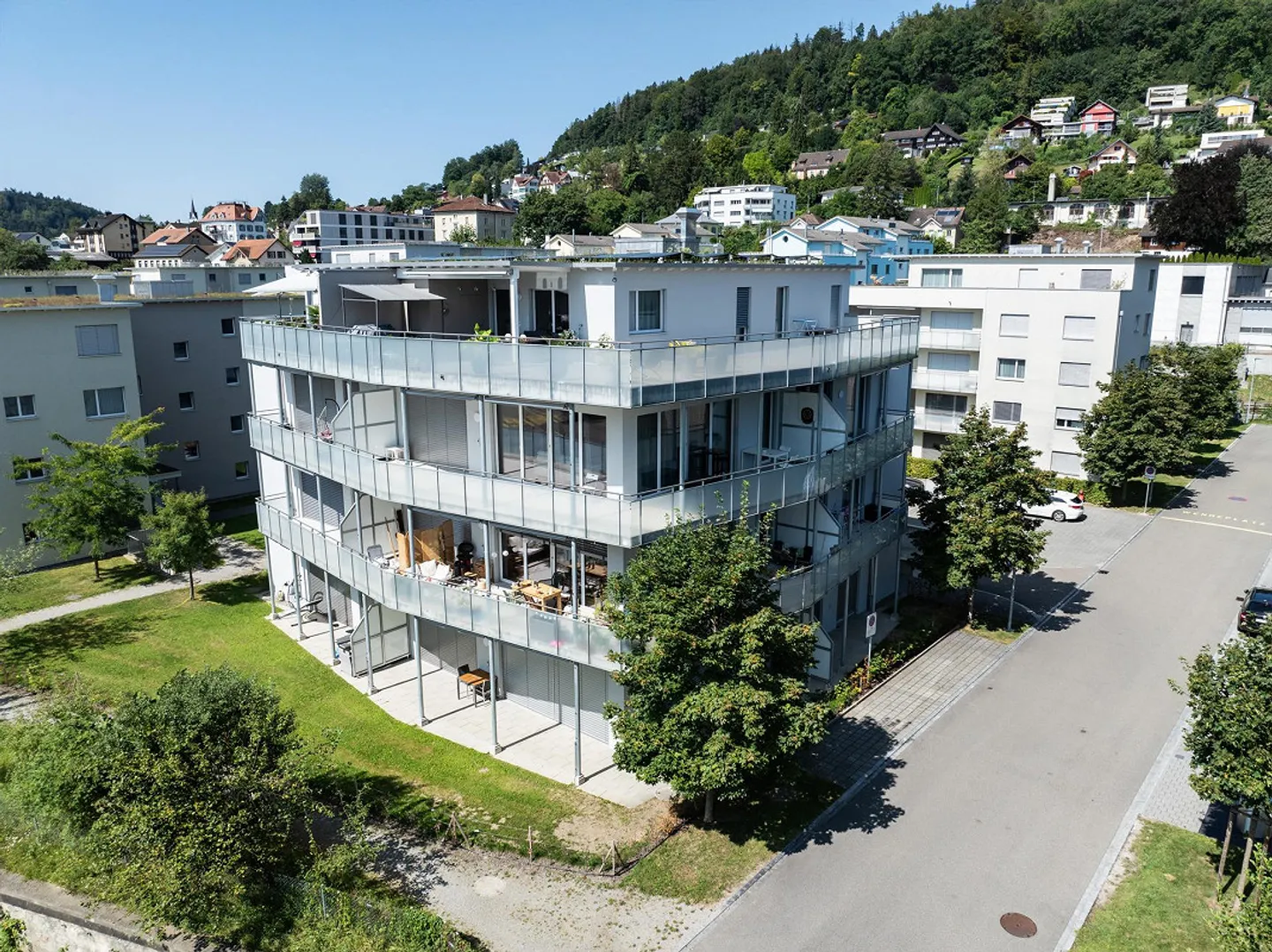 Moderno appartamento attico di 3,5 stanze con grande terrazza e vista - Foto 1 di 13