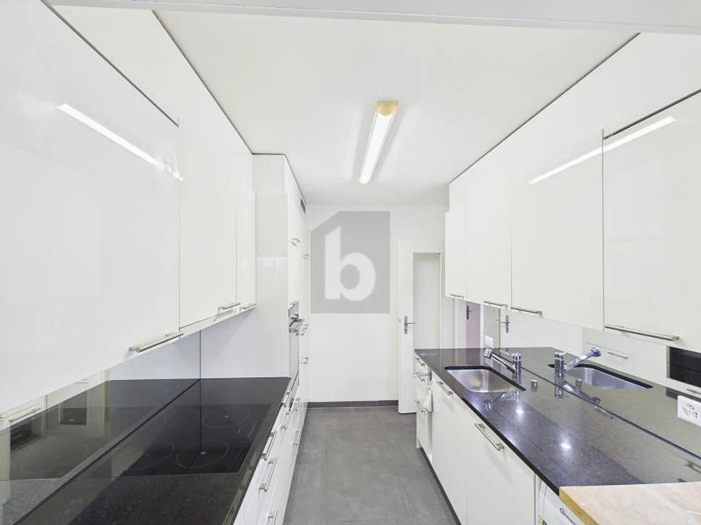 Helles Apartment mit Balkon - Foto 2 von 6