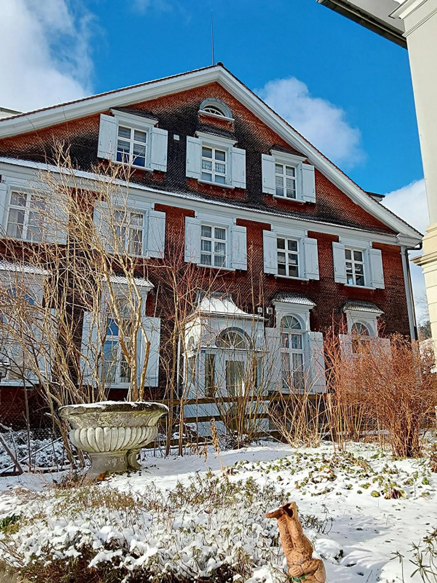 4 Room Apartment - Photo 1 of 13