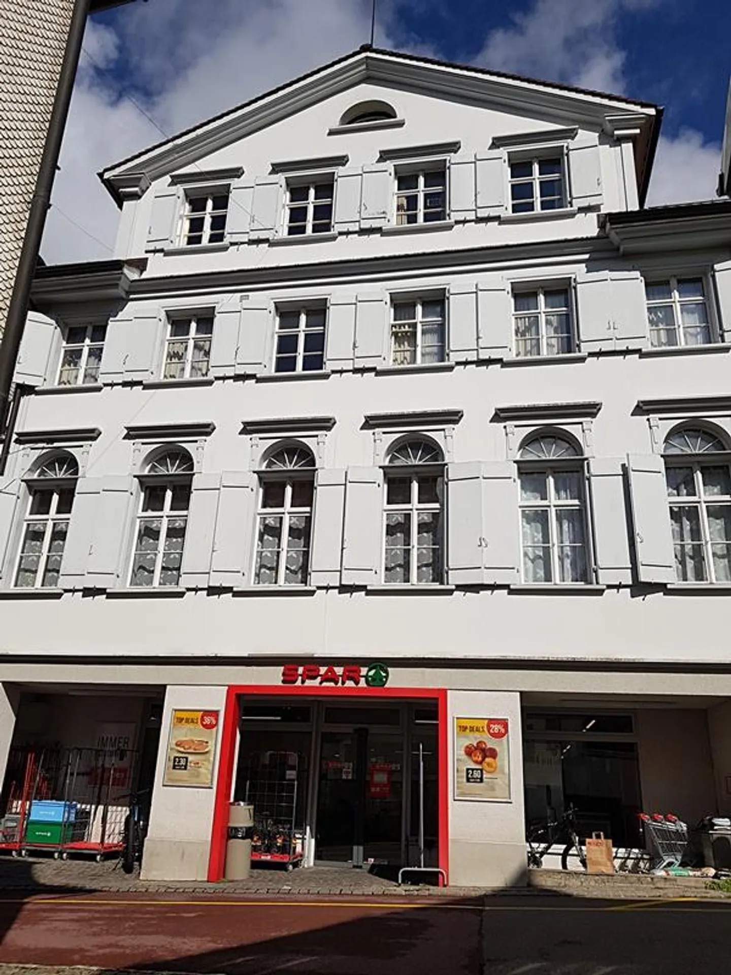 4 Room Apartment - Photo 2 of 13