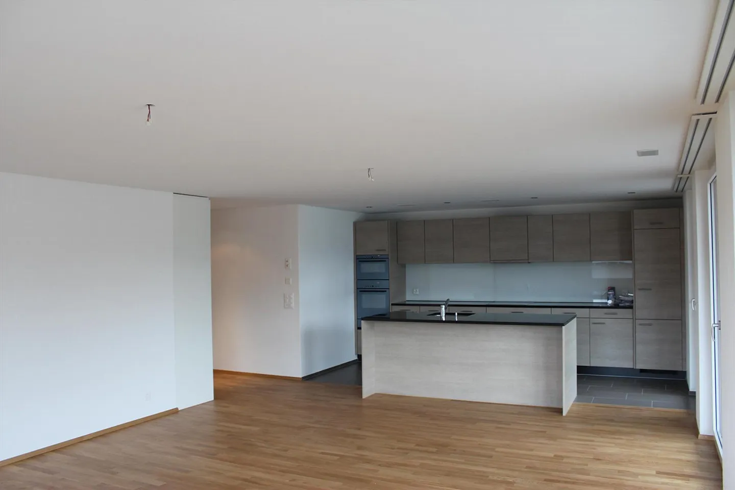 Moderno appartamento attico di 3,5 stanze con grande terrazza e vista - Foto 4 di 13