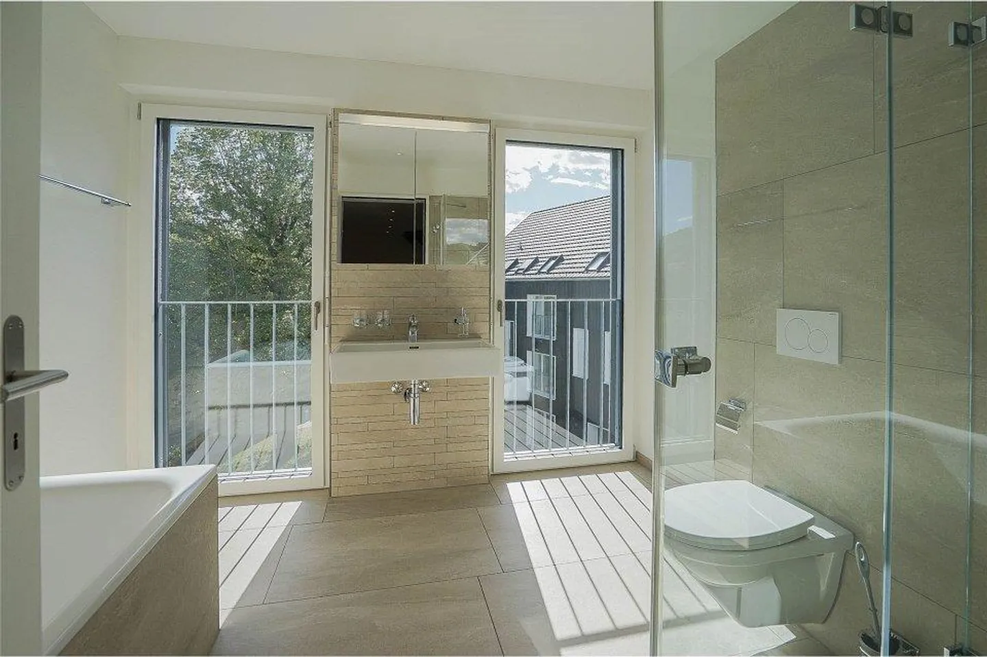 Moderno e arioso: Elegante appartamento attico di 3,5 locali con galleria - Foto 3 di 13