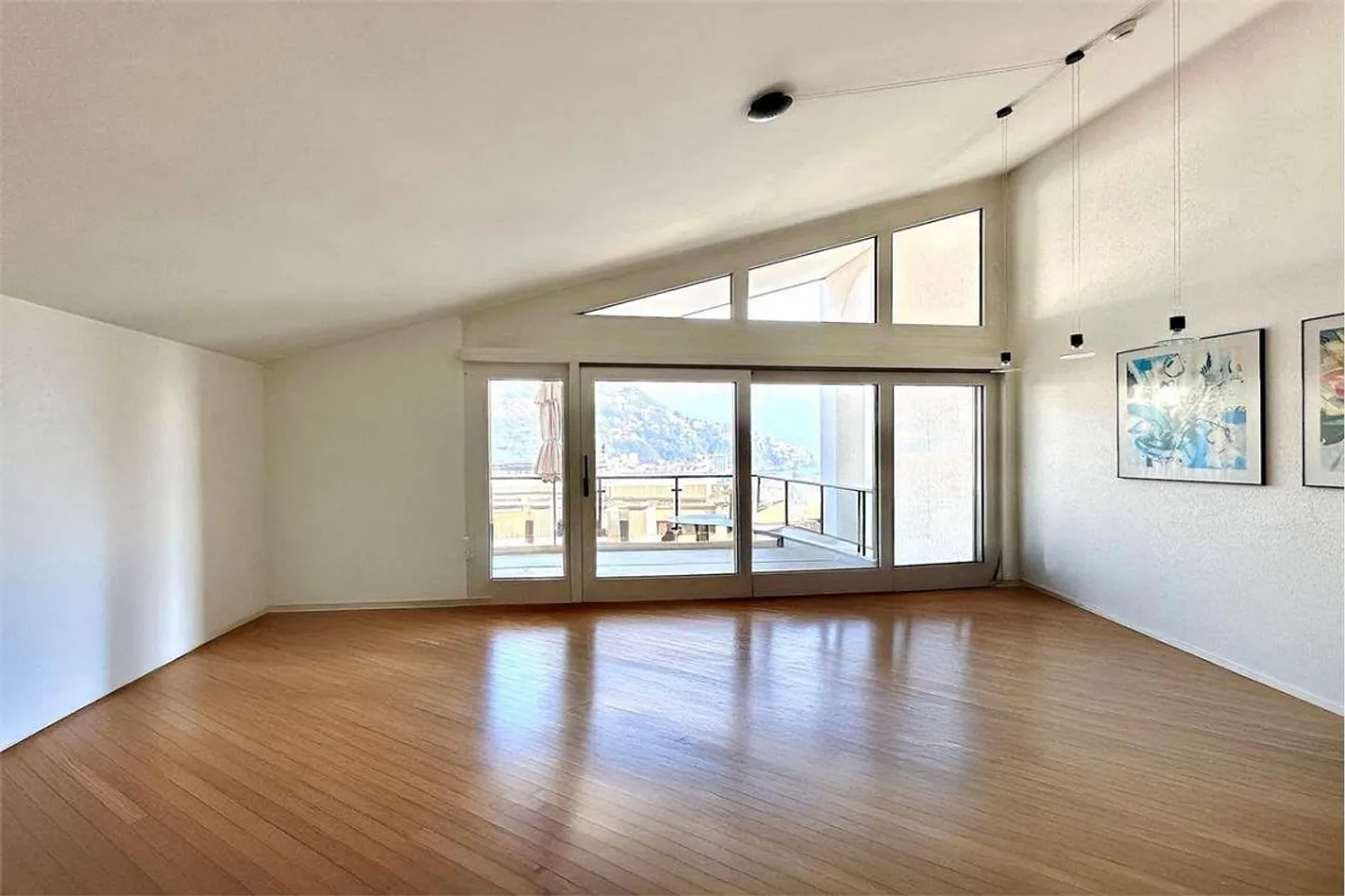 Appartamento con vista lago e servizi esclusivi - Foto 3 di 13