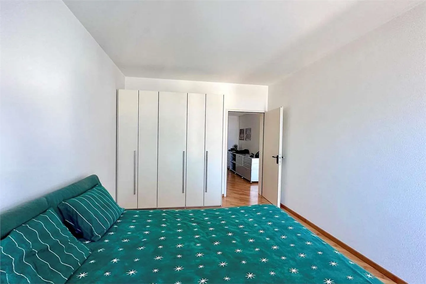 Appartamento con vista lago e servizi esclusivi - Foto 7 di 13