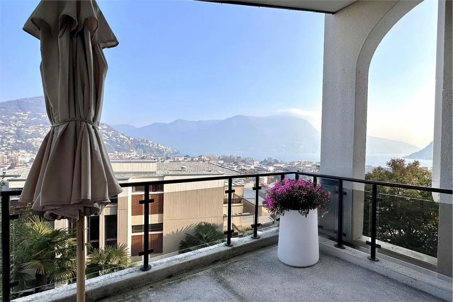 Appartamento con vista lago e servizi esclusivi - Foto 10 di 13