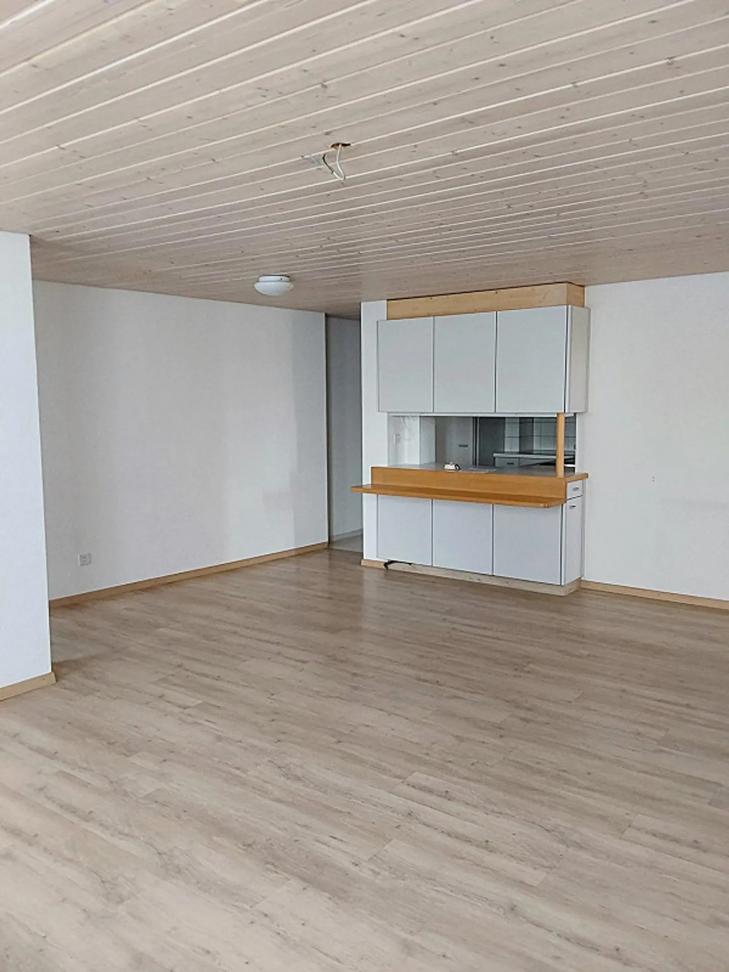 4 Room Apartment - Photo 5 of 13