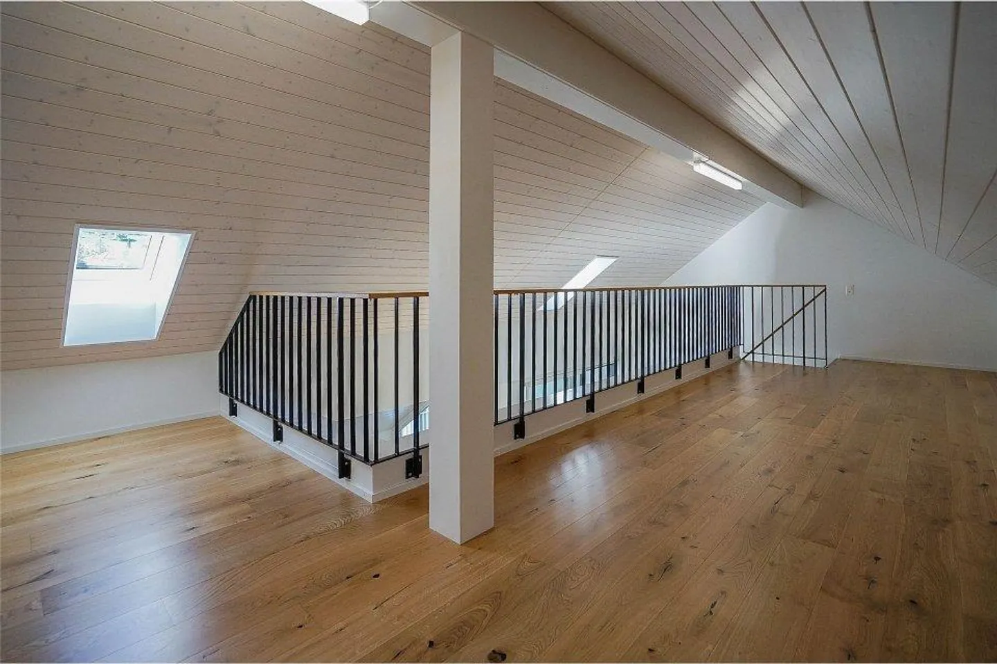 Moderno e arioso: Elegante appartamento attico di 3,5 locali con galleria - Foto 10 di 13