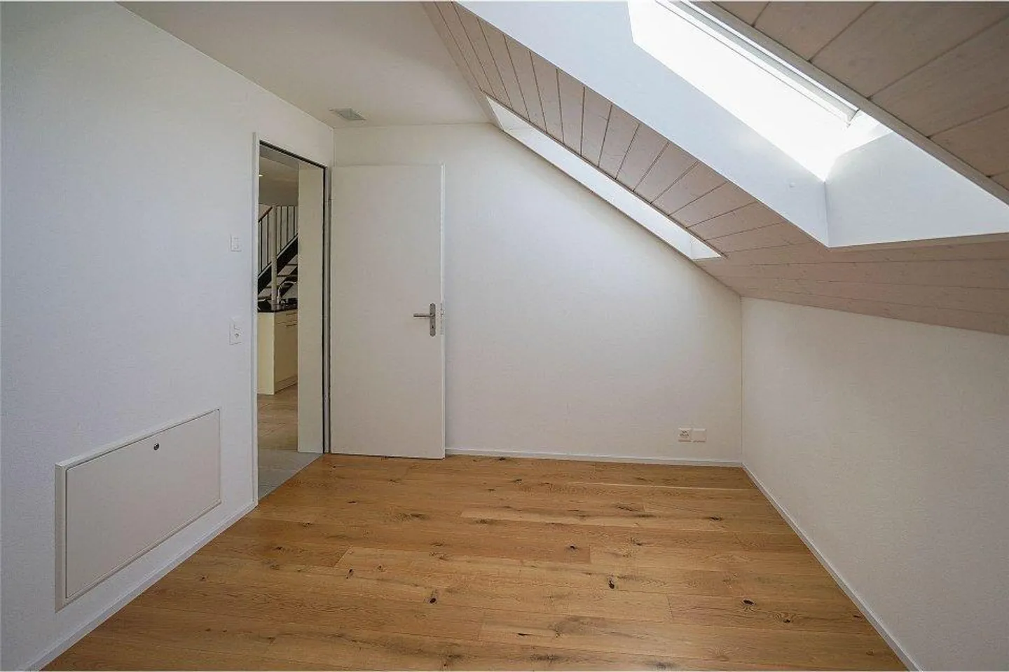 Moderno e arioso: Elegante appartamento attico di 3,5 locali con galleria - Foto 11 di 13