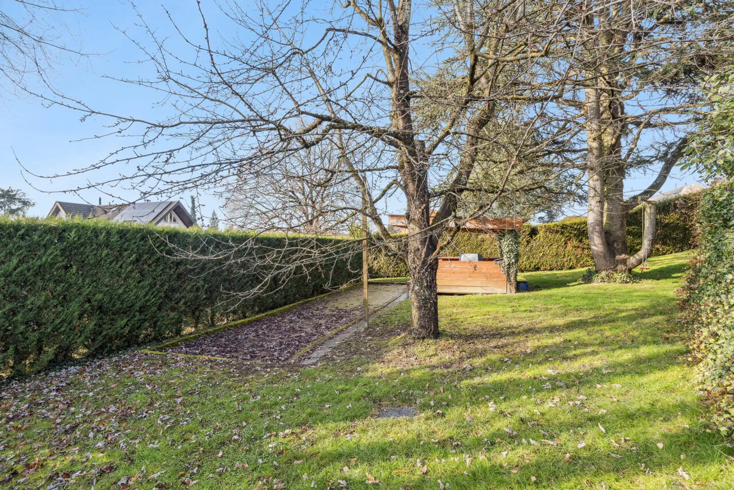 Charming Villa with Lake View - Photo 16 of 16