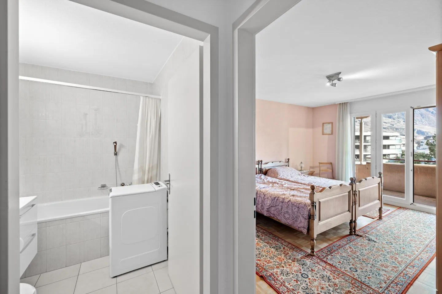 Apartment in the village center - Spacious 2.5 rooms with two ba... - Photo 5 of 8