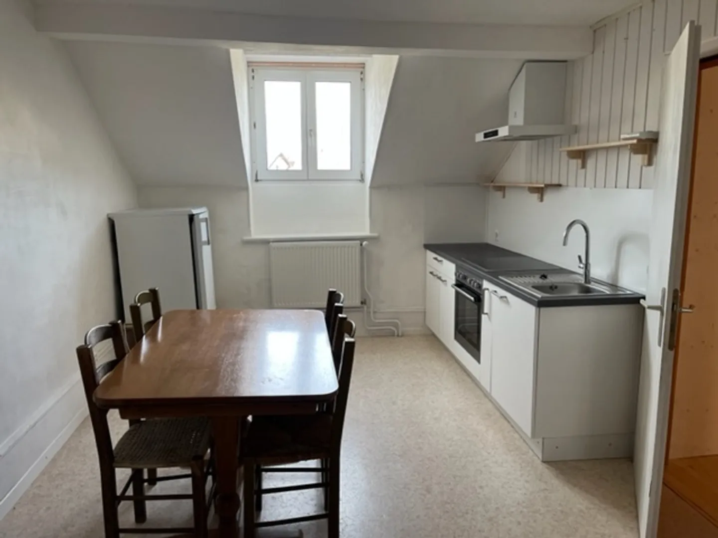 Appartement Partiellement Meublé - Photo 2 sur 7