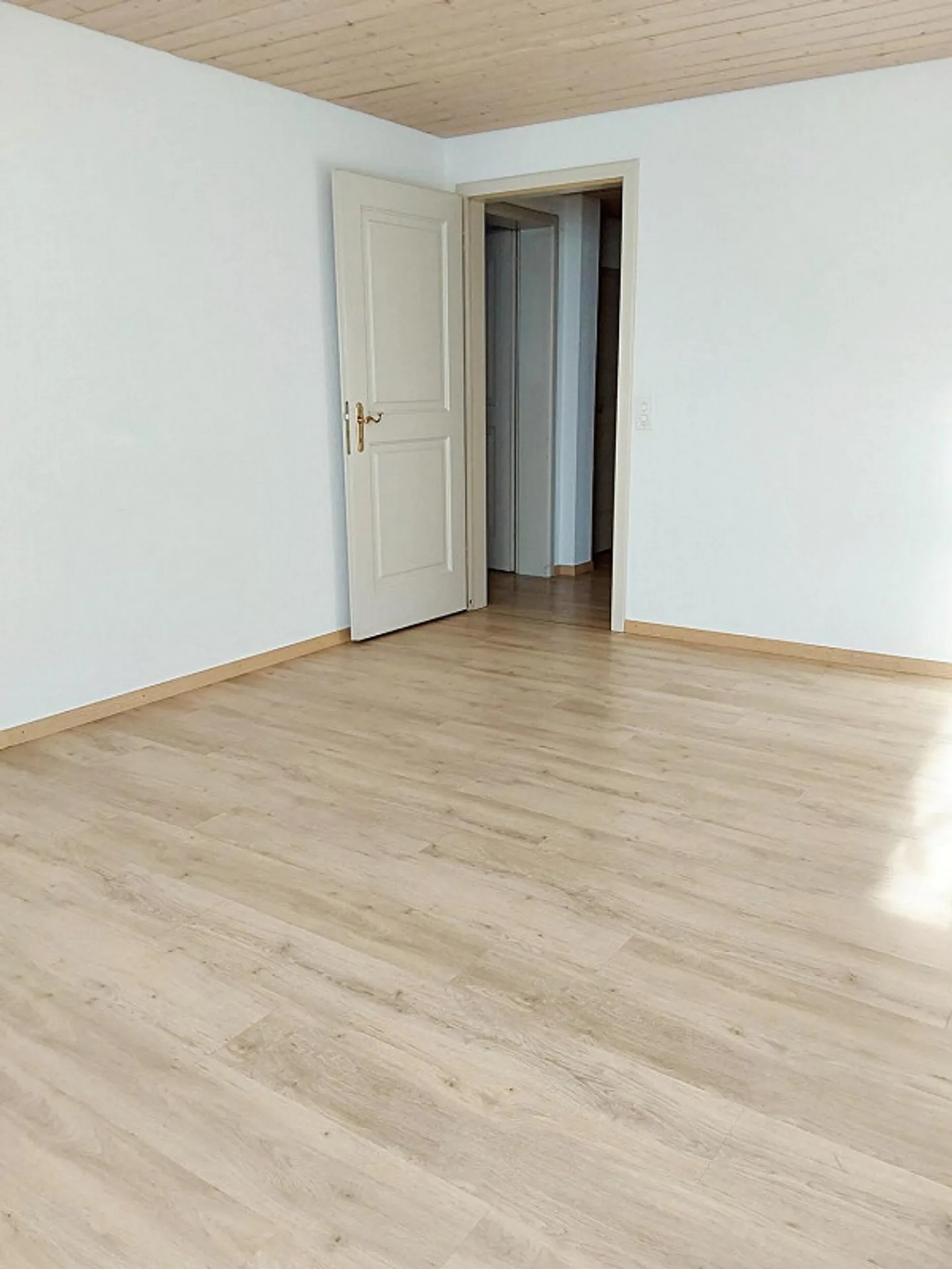 4 Room Apartment - Photo 11 of 13