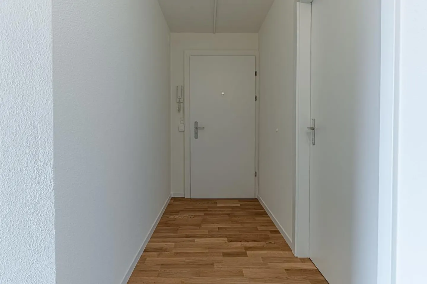 Renovated 4-room apartment for rent - Photo 6 of 12