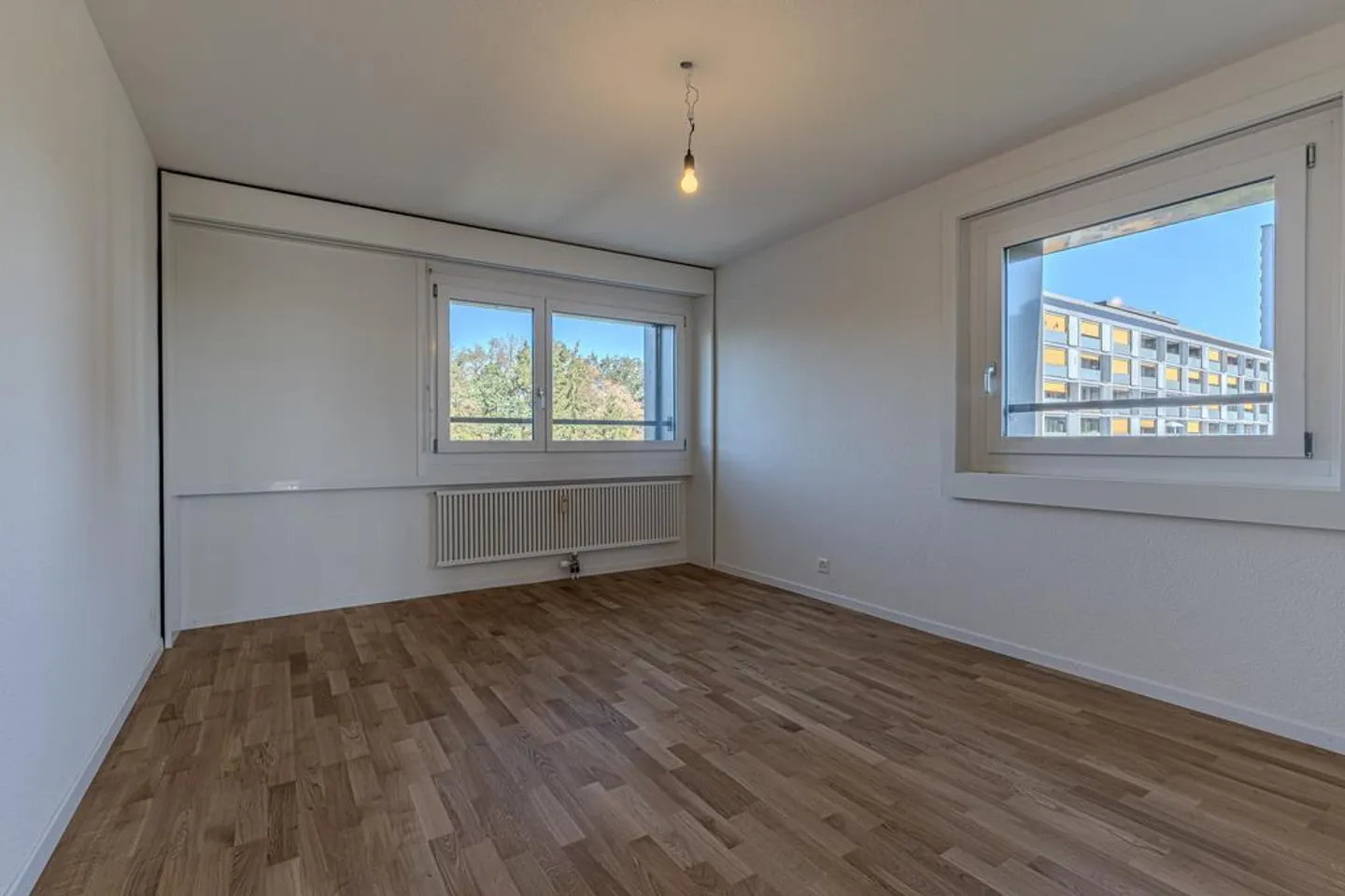 Renovated 4-room apartment for rent - Photo 9 of 12