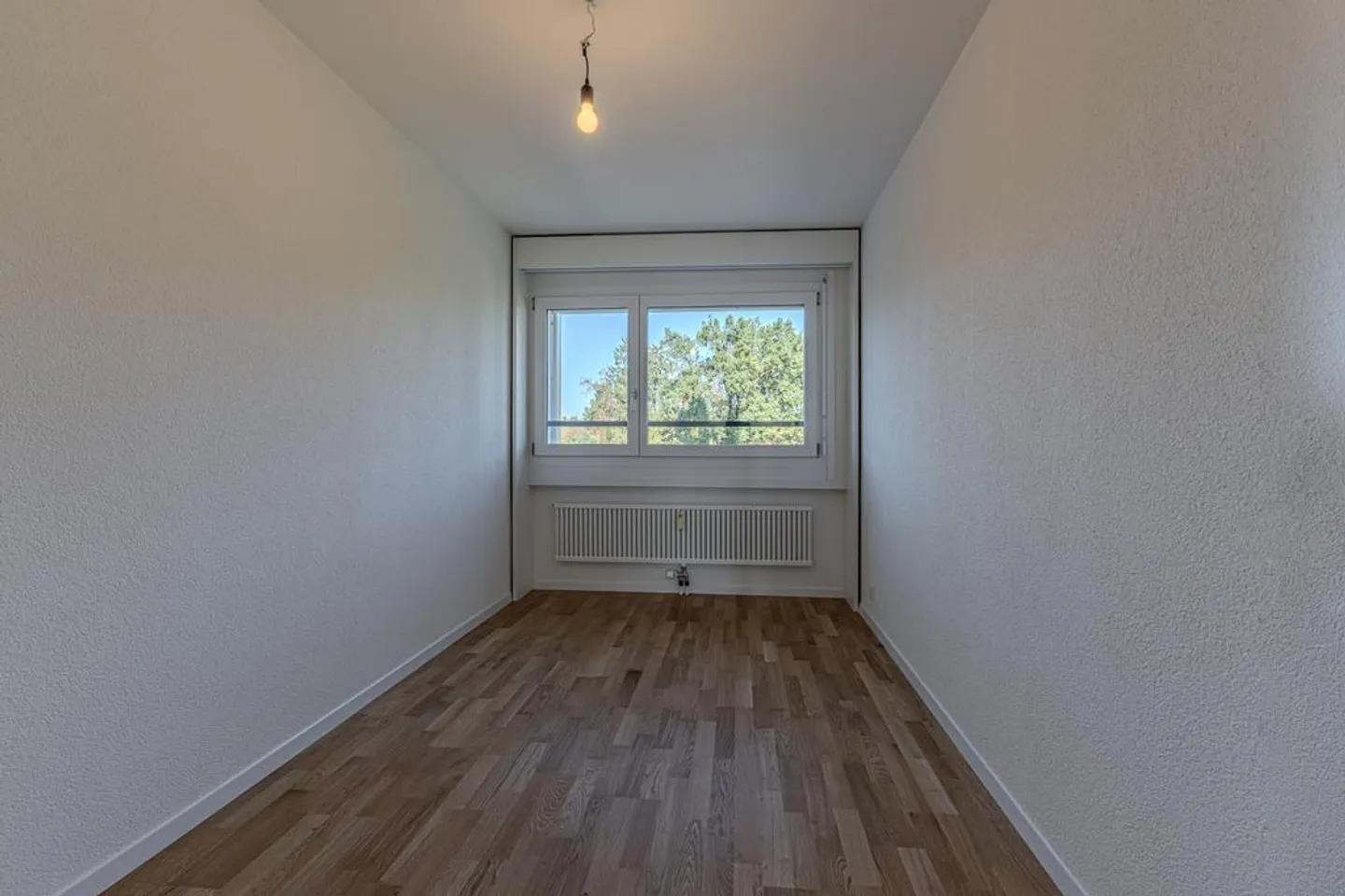 Renovated 4-room apartment for rent - Photo 10 of 12