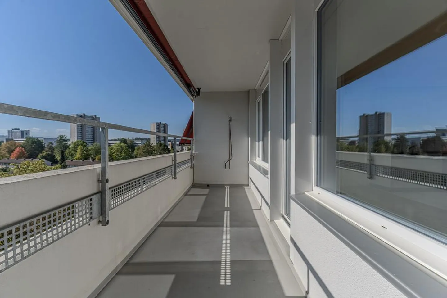 Renovated 4-room apartment for rent - Photo 11 of 12