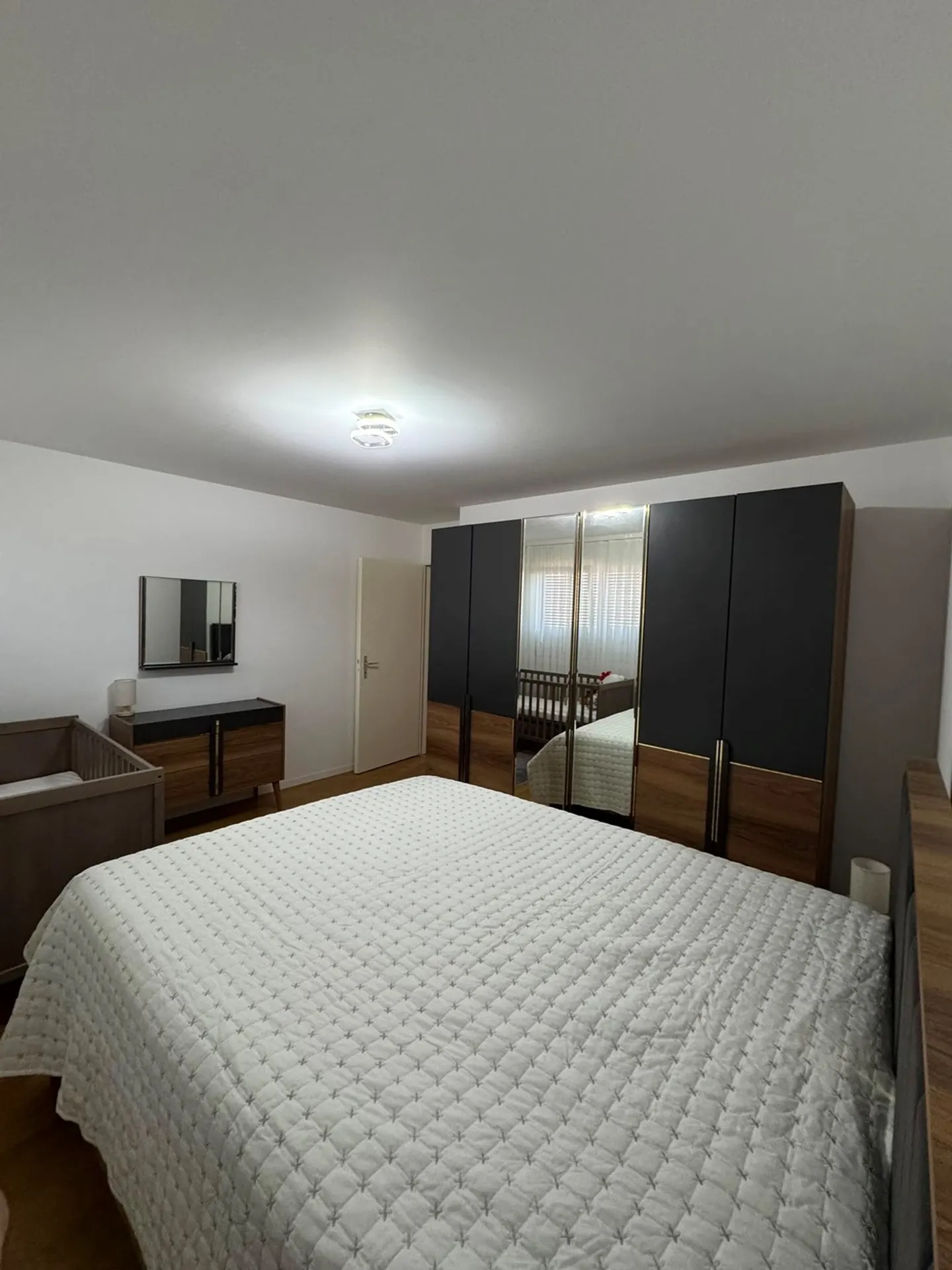 Ideal location - spacious and quiet - Photo 2 of 9