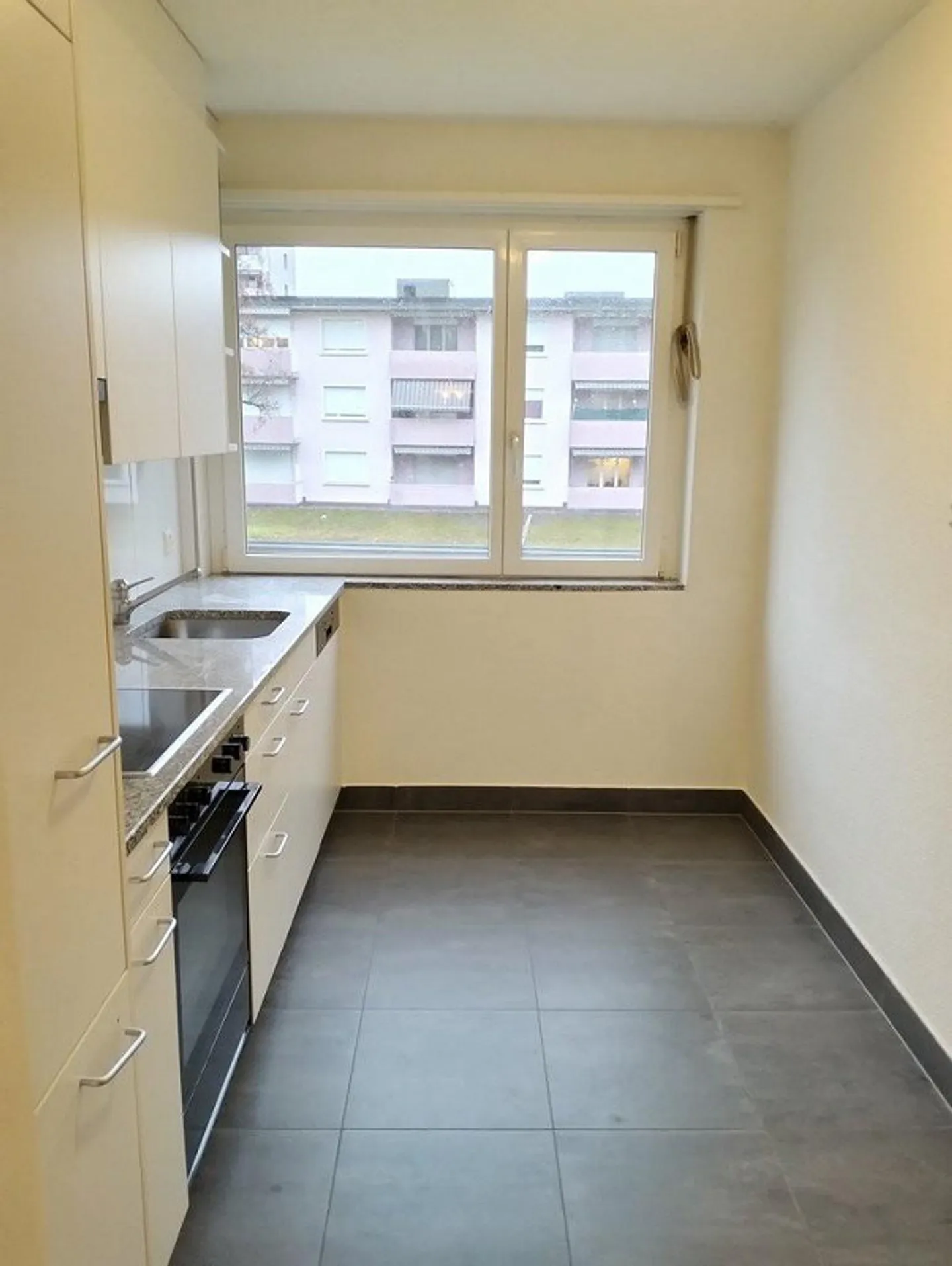 Sous-locataire pour un appartement calme de 4 pièces à 4 minutes à pied de la gare de Glanzenberg - Photo 5 sur 7