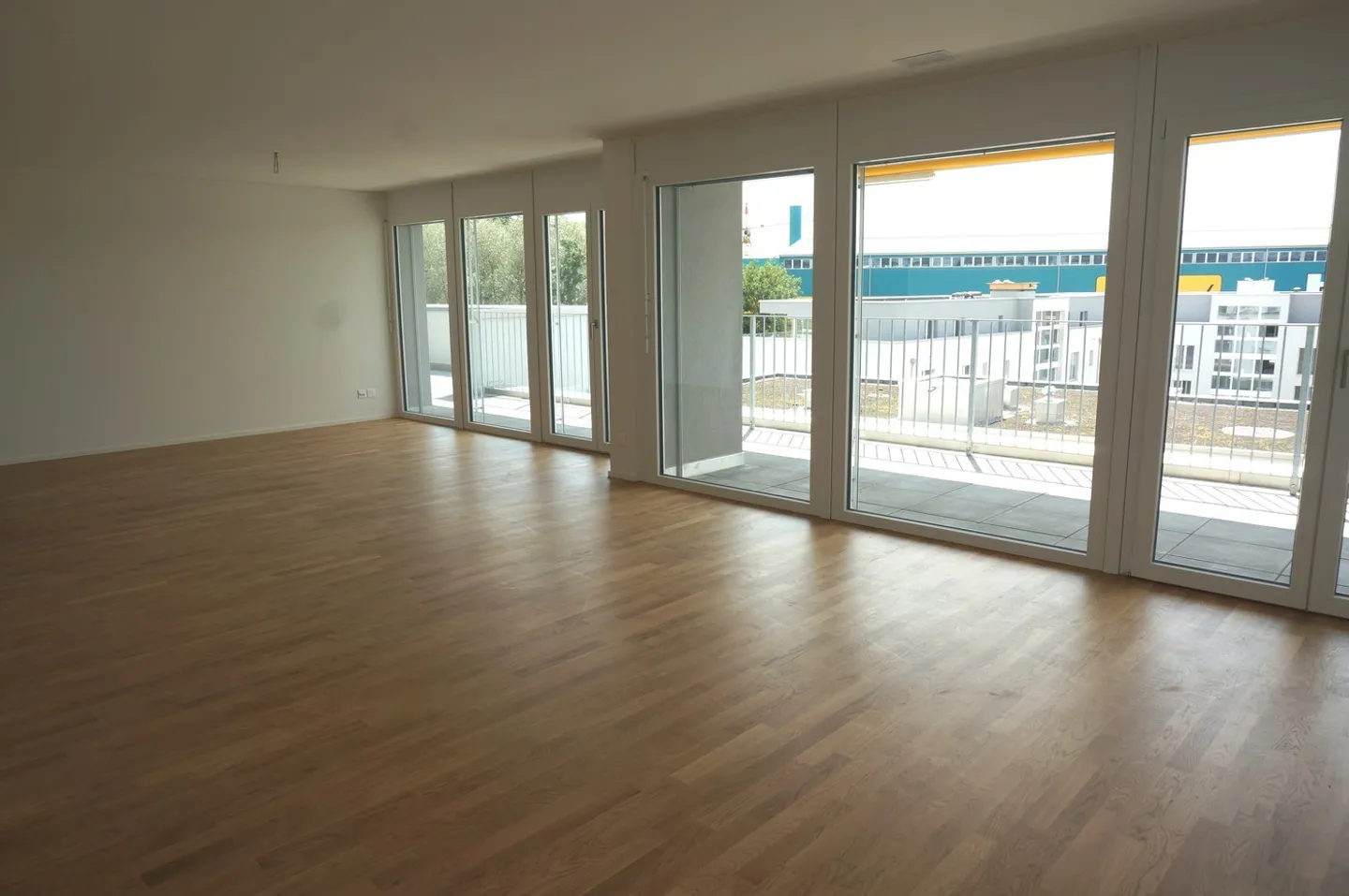 Moderno appartamento attico di 4.5 locali con terrazza di 43 m2 - Foto 3 di 12