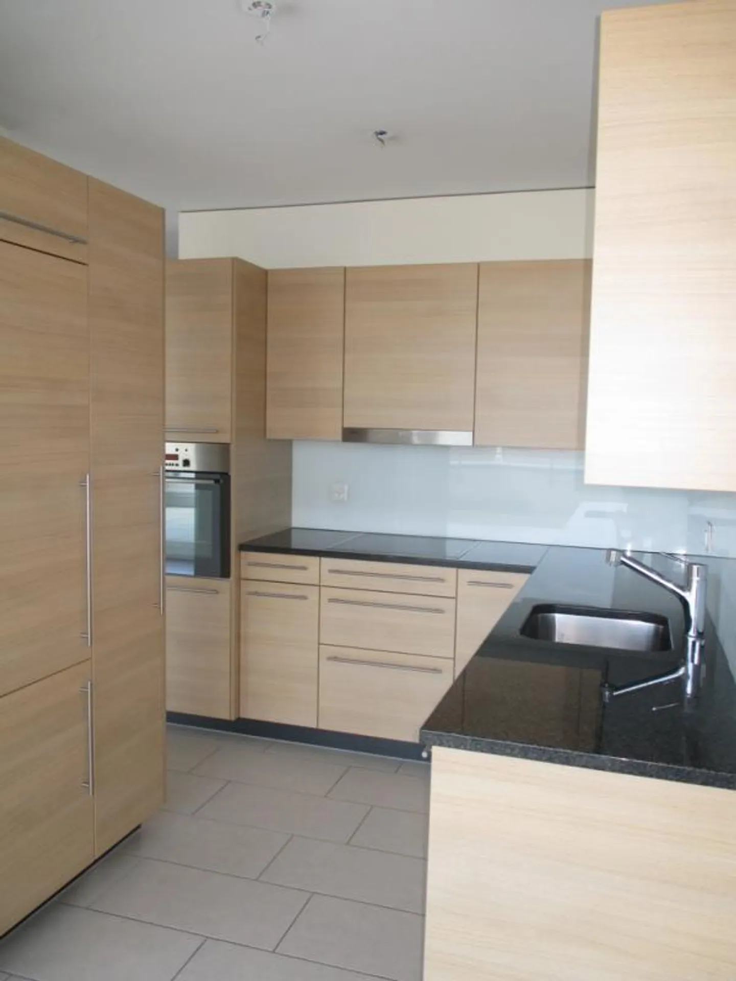 Appartement dans un endroit calme - Photo 2 sur 7