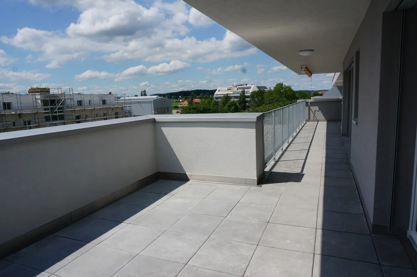 Moderno appartamento attico di 4.5 locali con terrazza di 43 m2 - Foto 9 di 12