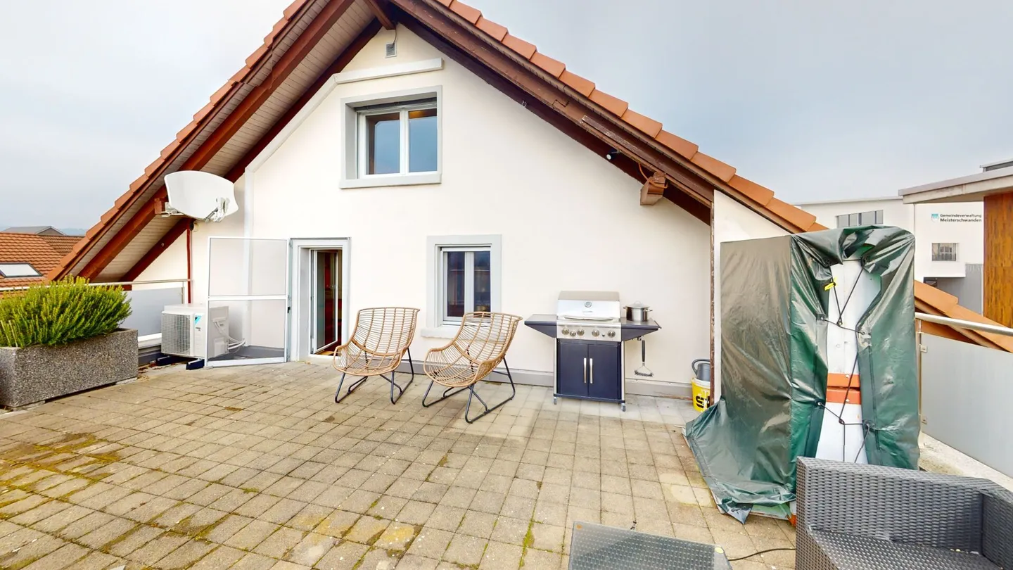 Helle Dachwohnung mit riesiger Terrasse und Weitsicht - Foto 16 von 16