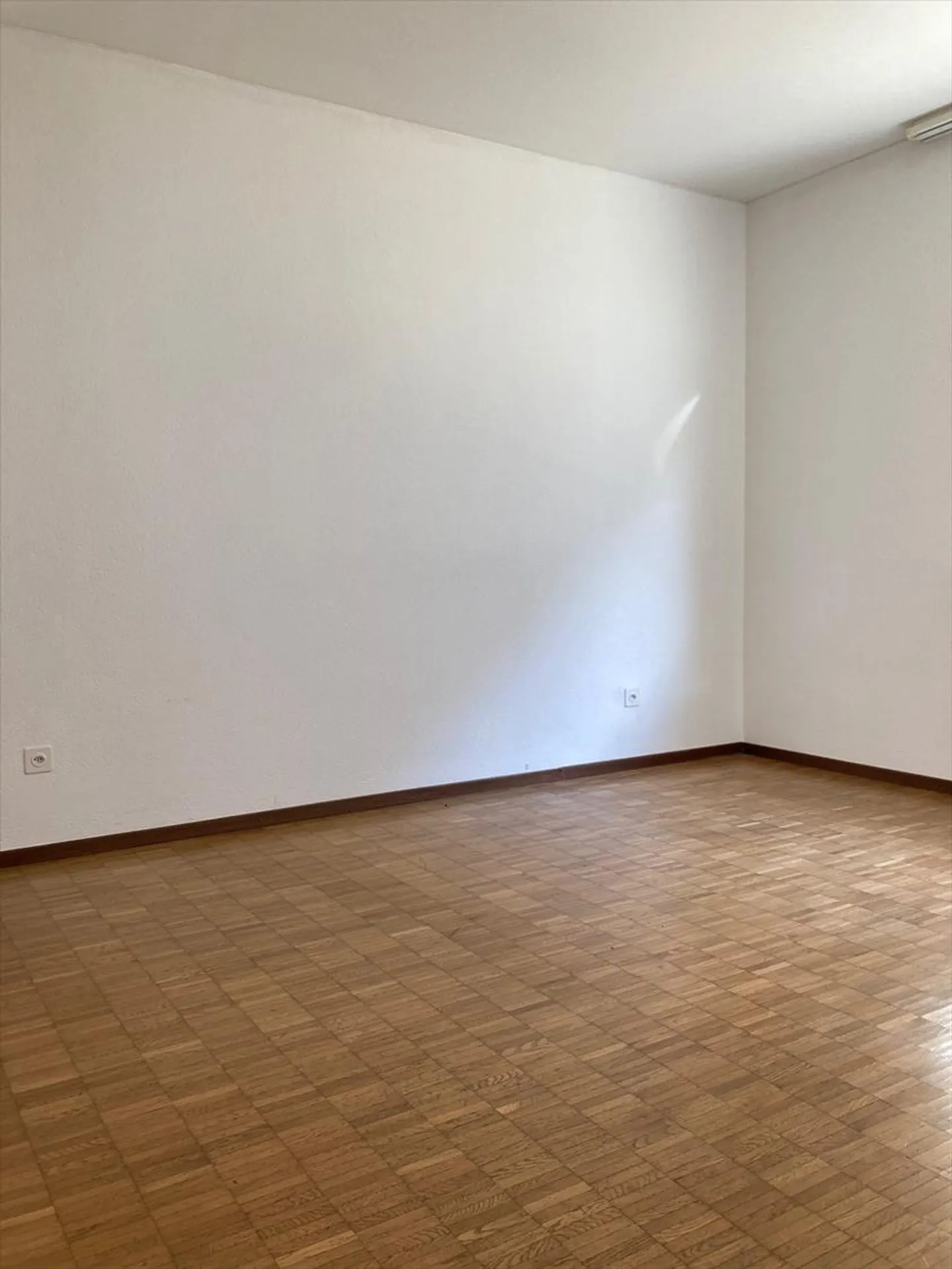 Luminoso appartamento di 3,5 stanze con balcone e parco - Foto 6 di 12