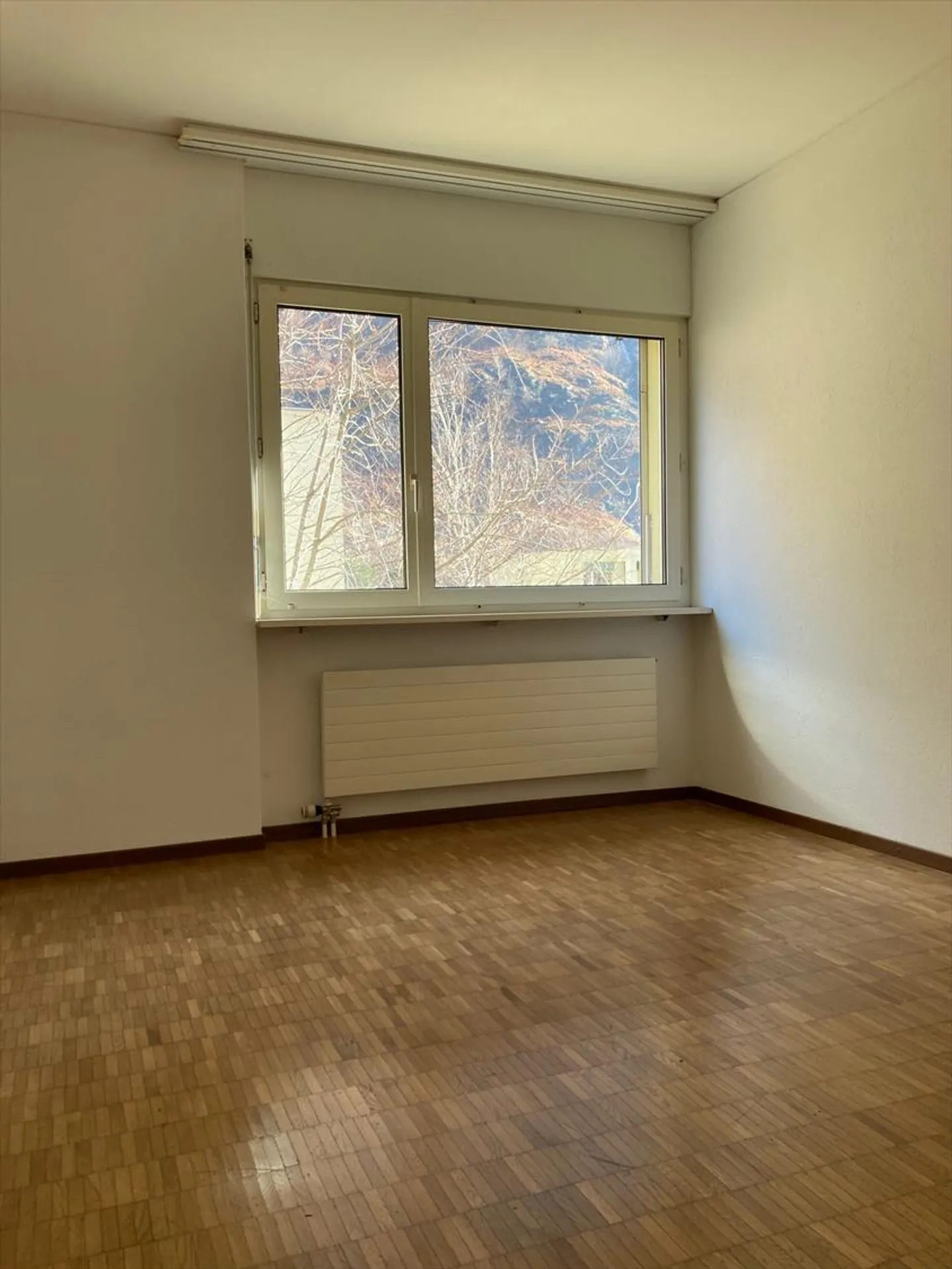 Luminoso appartamento di 3,5 stanze con balcone e parco - Foto 9 di 12