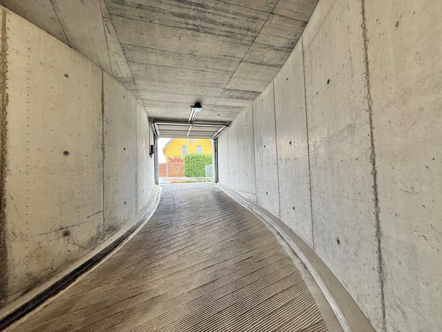 Posto auto sotterraneo n. 32 nel garage « Rägeboge » - Foto 5 di 8