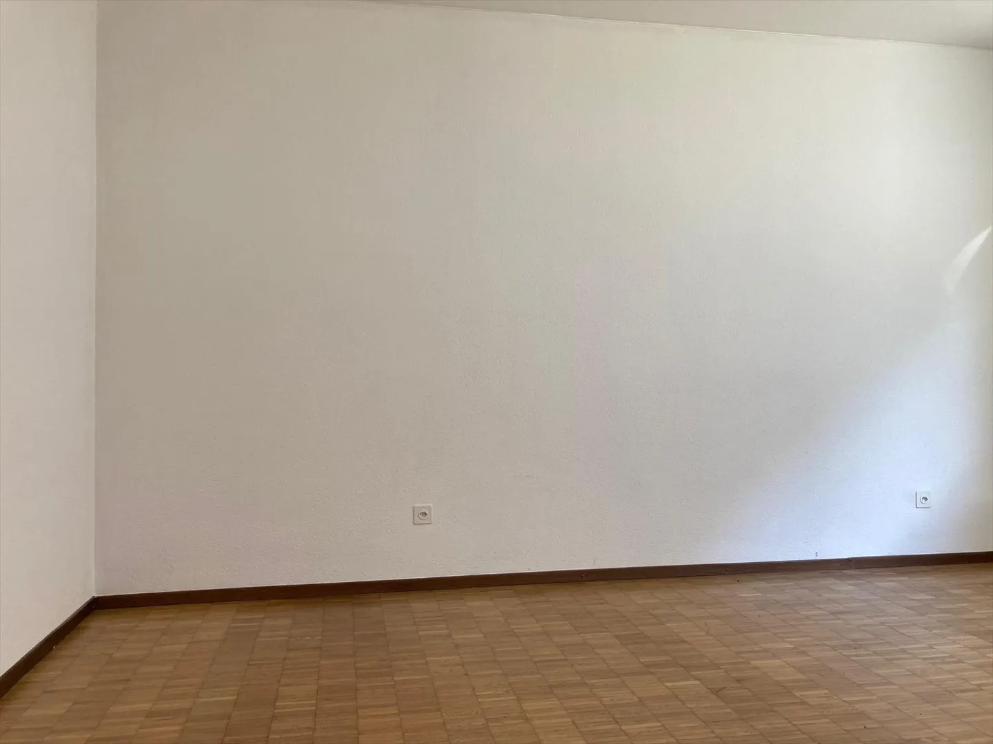 Luminoso appartamento di 3,5 stanze con balcone e parco - Foto 11 di 12