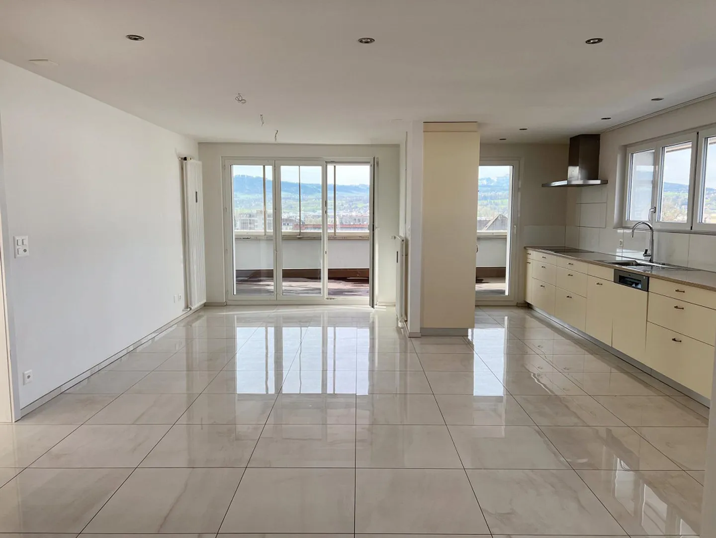 Appartement de 7,5 pièces à louer - Photo 2 sur 18