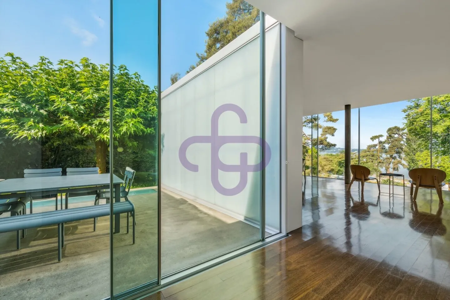 Exclusivity: Sublime Contemporary House with Lake View - Photo 3 of 5